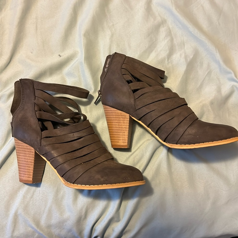 Brown suede boots perfect for the fall/winter!
